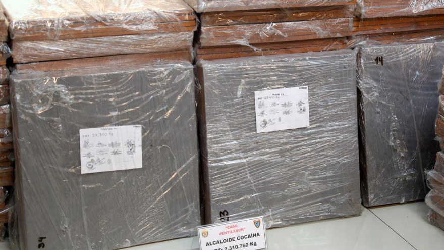 Peru thu giữ 2,3 tấn cocaine được ngụy trang thành gạch men